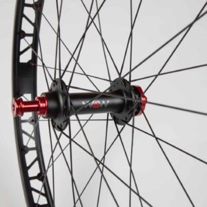 Roue arrière WAW 2018 26'' + axe & écrou WAW Roues