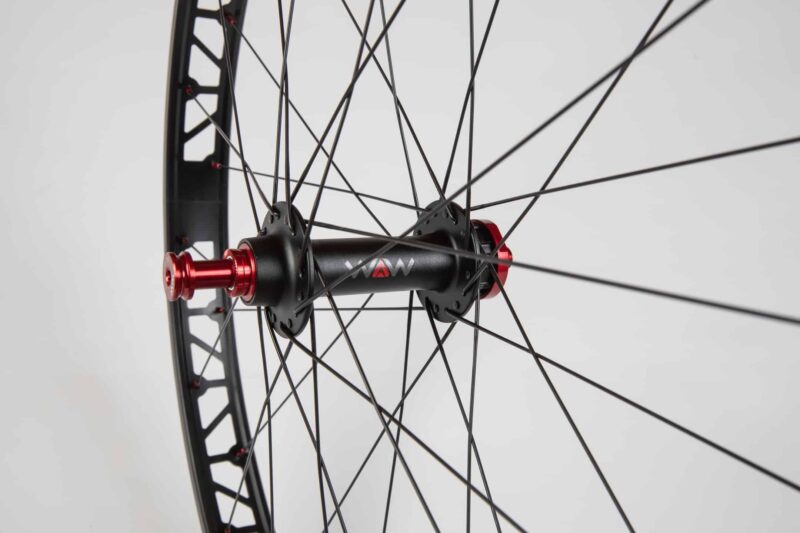 Roue arrière WAW 2018 26'' + axe & écrou WAW Roues