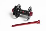 Moyeu avant WAW 28H Disc + Axe Traversant 9 mm