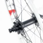 Roue arrière WAW Hashtagg Edition Silver 19'' Disc + Axe & Ecrou – Image 3