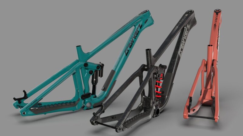 Cadres de vélo colorés exposés sur fond gris.