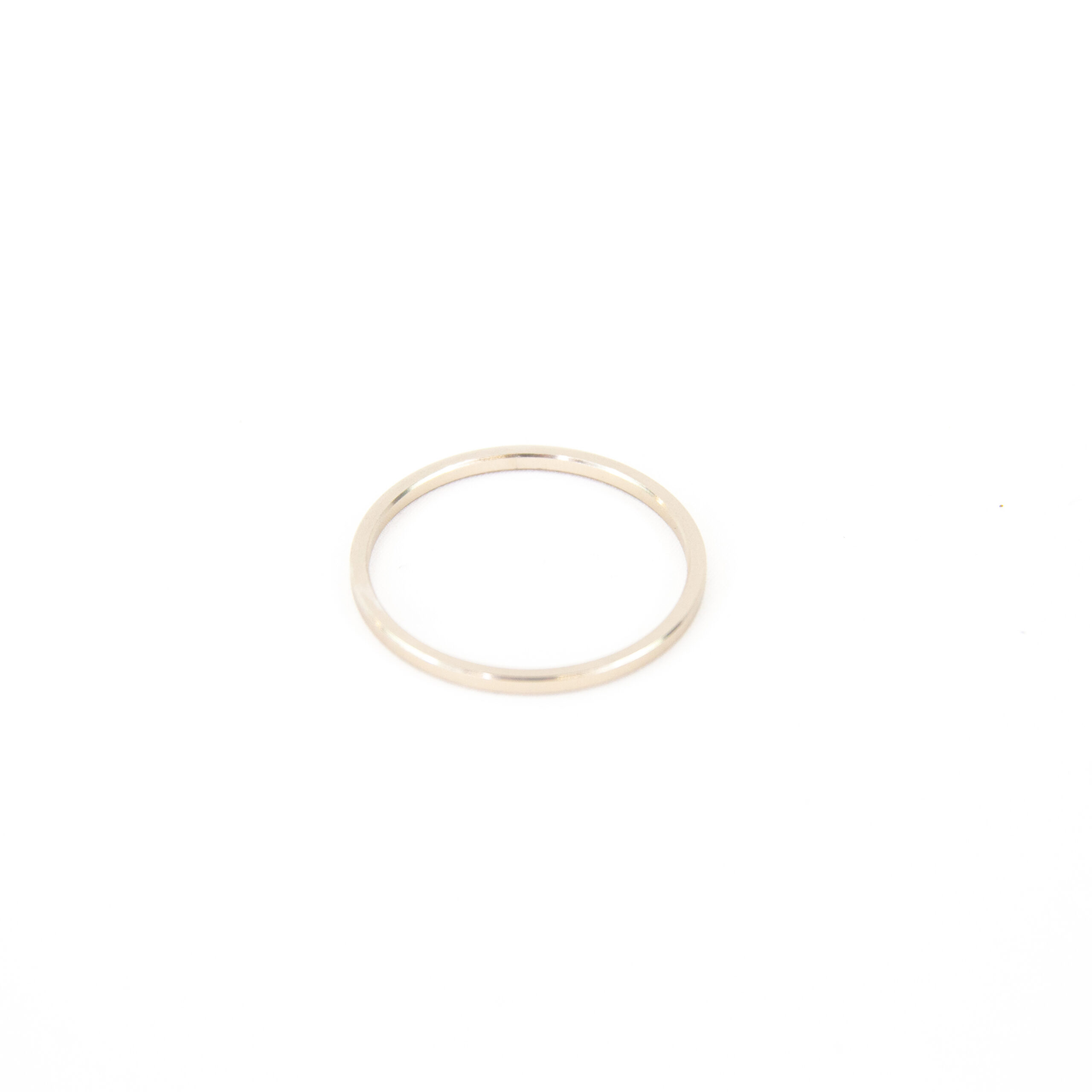 entretoise alu diamètre inter 35 mm * 2,5 mm grise Anneau en métal sur fond blanc.