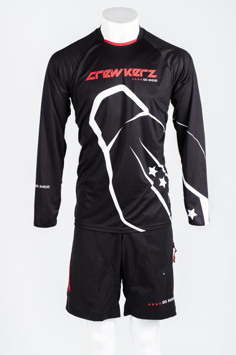 Tenue sportive noire avec logo Crewkerz.