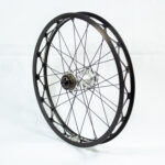 roue arrière waw ultimate noire & silver 19" disc roue libre + écrou pignon