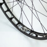 roue avant waw ultimate noire & silver 20" hs33