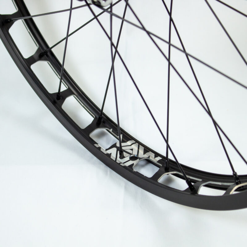 roue avant waw ultimate noire & silver 20" hs33