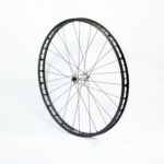 roue avant waw ultimate noire & silver 26" hs33
