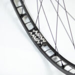 roue avant waw ultimate noire & silver 26" hs33