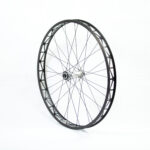 roue arrière waw ultimate noire & silver 26" + écrou pignon