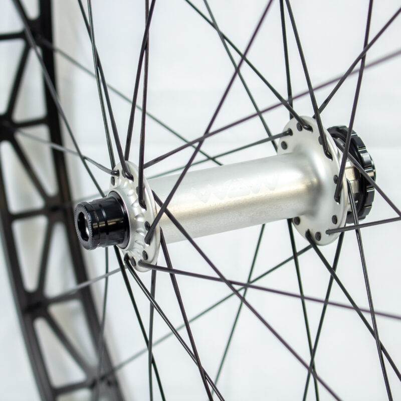 roue arrière waw ultimate noire & silver 26" + écrou pignon