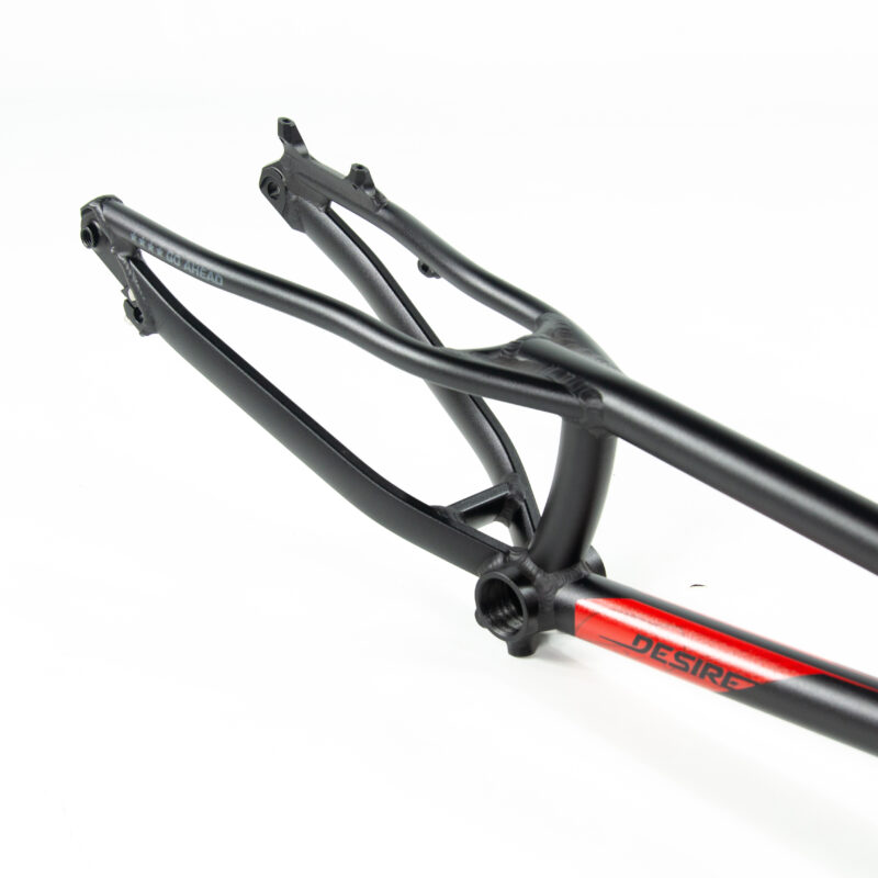 Cadre de vélo noir avec logo rouge