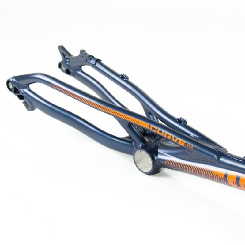 Cadre de vélo bleu avec logo Curve