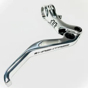 Levier de frein en métal argenté marqué Hashtagg.