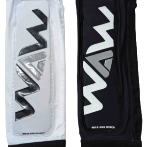 Protections tibiales blanches et noires Wild and Wired.