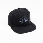 Casquette noire avec logo et inscription