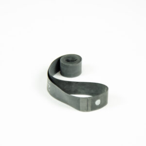 Fond enroulé pour roue de vélo sur fond blanc.