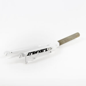 Fourche de vélo Crewkerz blanche sur fond blanc.