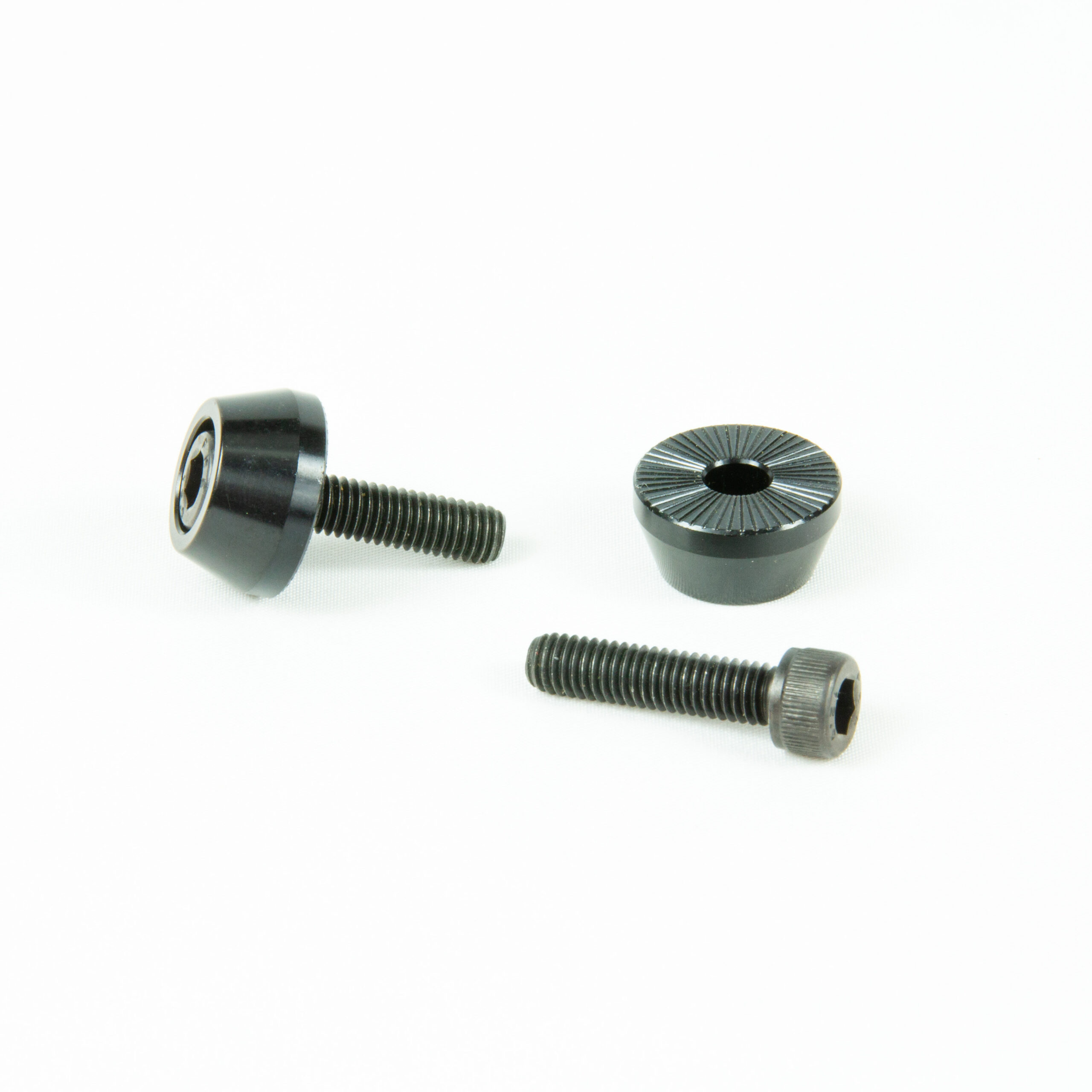 paire de vis & coupelles noire Deux vis et deux écrous noirs sur fond blanc.