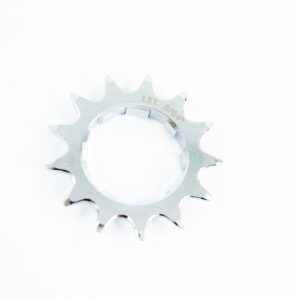 Pignon vélo argenté à 13 dents.