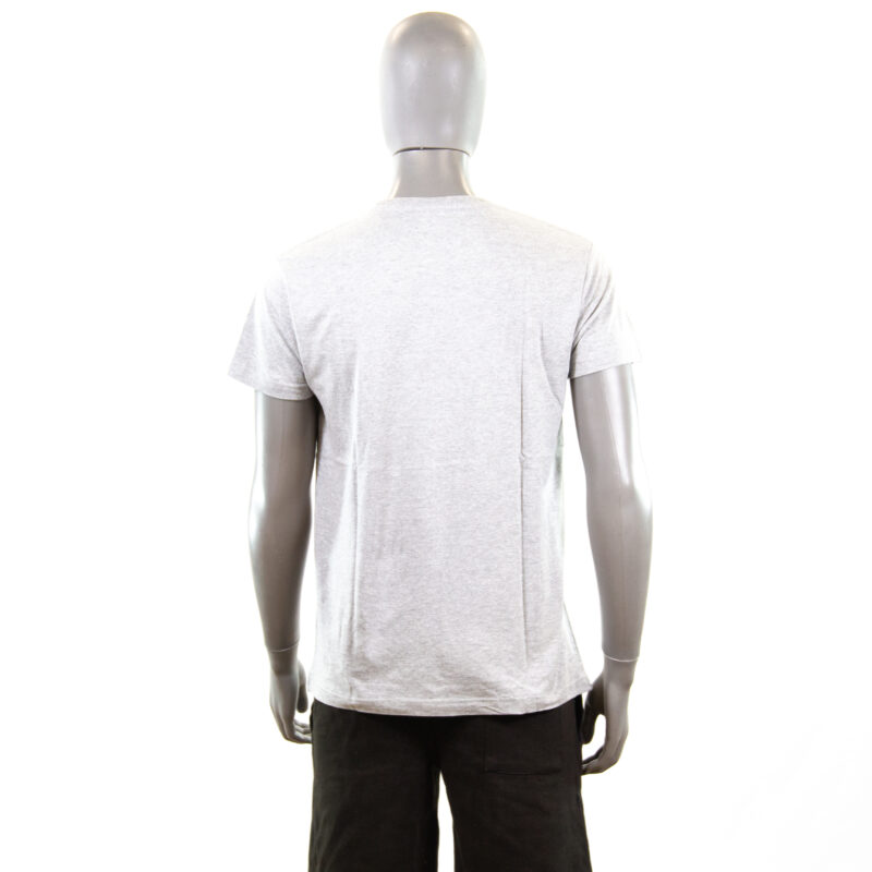 Mannequin portant t-shirt gris vu de dos.