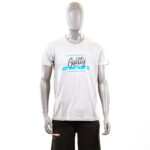 Mannequin portant un T-shirt gris "Guilty Crewkerz".