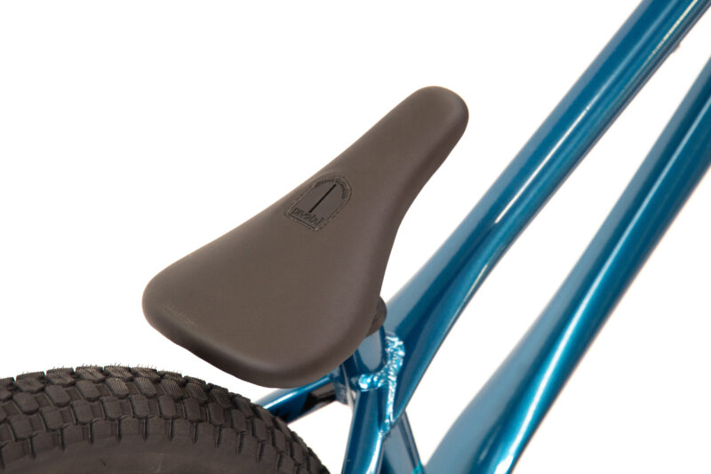 Selle noire et cadre bleu de vélo BMX