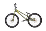 Vélo de trial vert avec freins à disque.