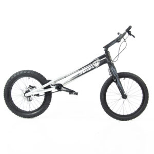 Vélo de trial moderne noir et argenté.