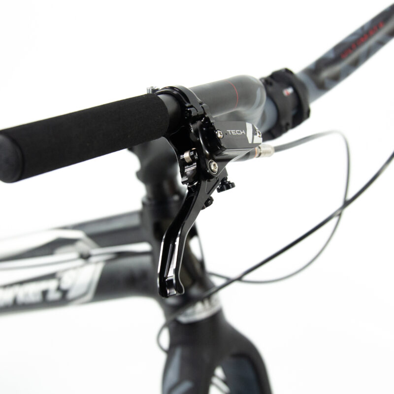 Guidon de vélo de course noir avec freins.