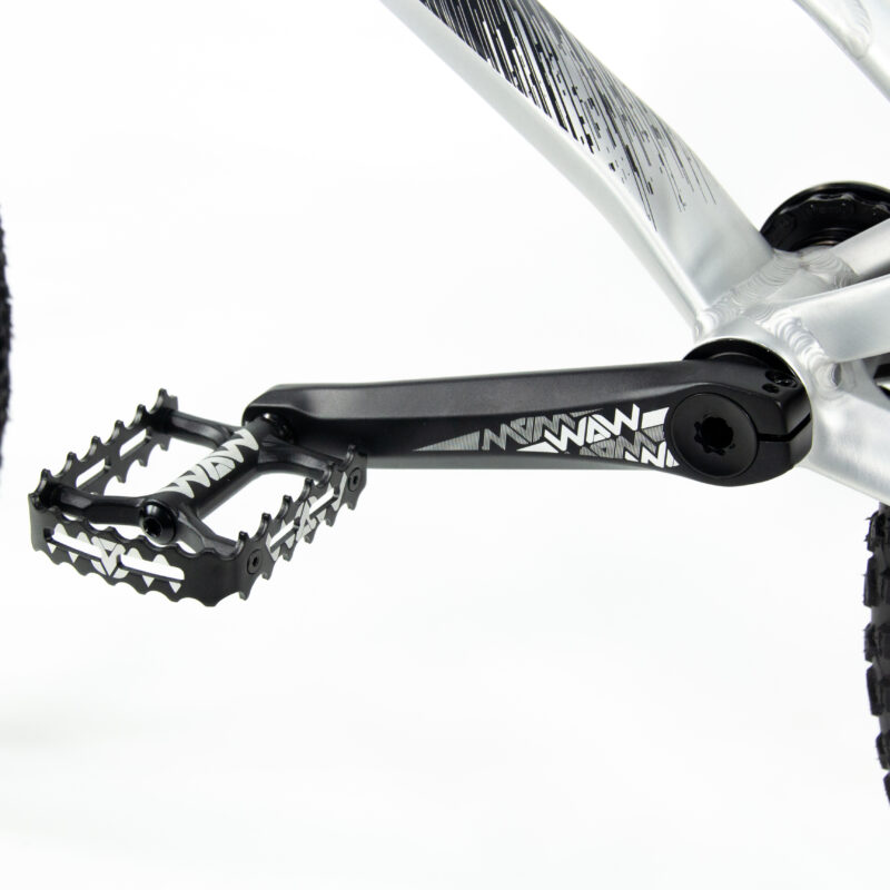 Pédale et manivelle de VTT modernes.