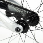 Gros plan sur moyeu de roue de vélo