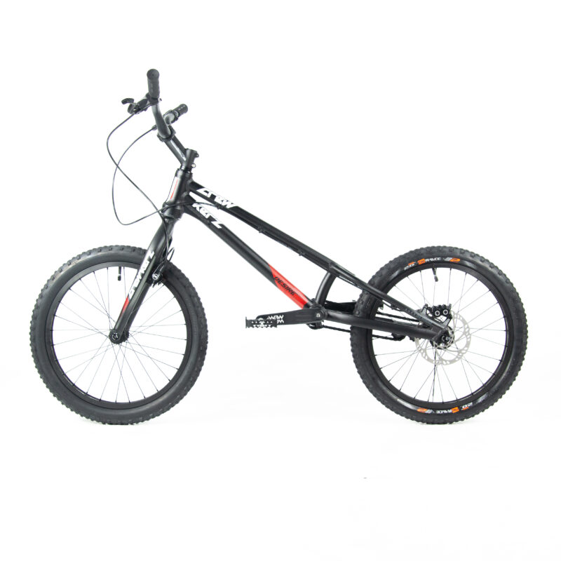 Vélo de trial noir avec frein à disque.