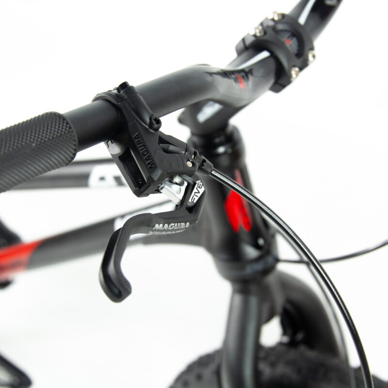 Guidon de vélo avec freins visibles.