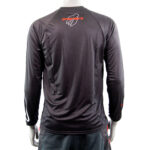 Dos d'un maillot noir à manches longues.