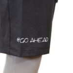 Short noir avec hashtag Go Ahead.