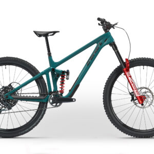 Vélo tout-terrain avec suspension et cadre bleu.