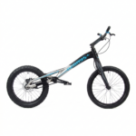 Vélo de trial moderne avec cadre argenté