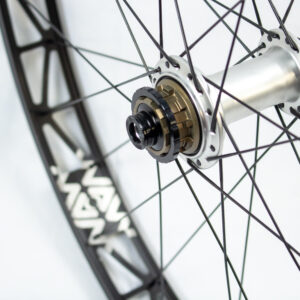 roue arrière waw ultimate noire & silver 26" old 120 roue libre + écrou pignon