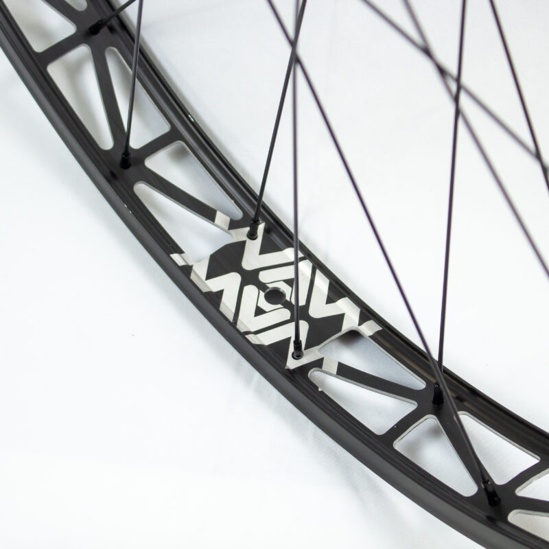 roue arrière waw ultimate noire & silver 26" old 120 roue libre + écrou pignon